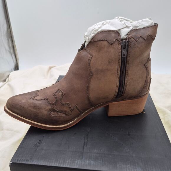 NEW Very Volatile Women Drexel leather Ankle Boot western-inspired bootie sz 9.5 - Picture 2 of 9